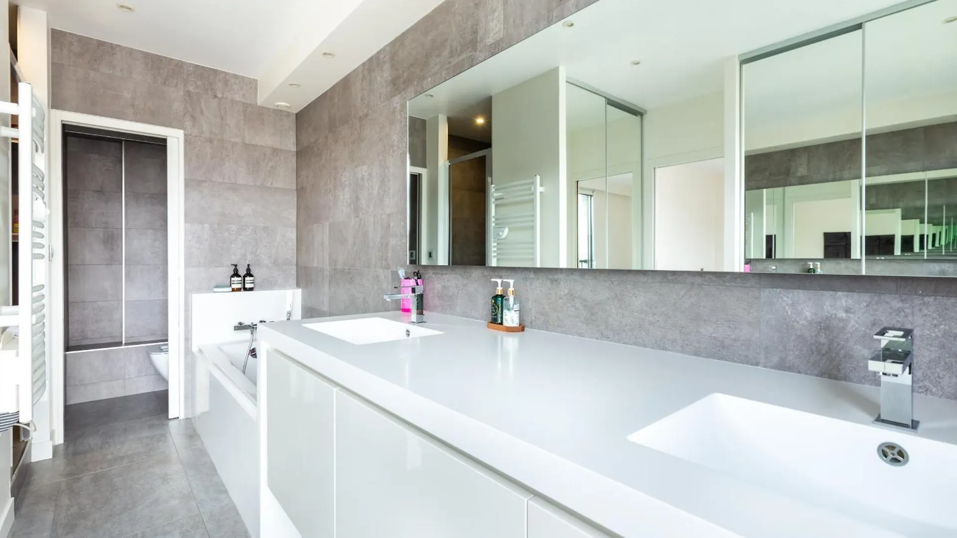 Luxury Eiffel Tower Paris Apartment 0*,  France